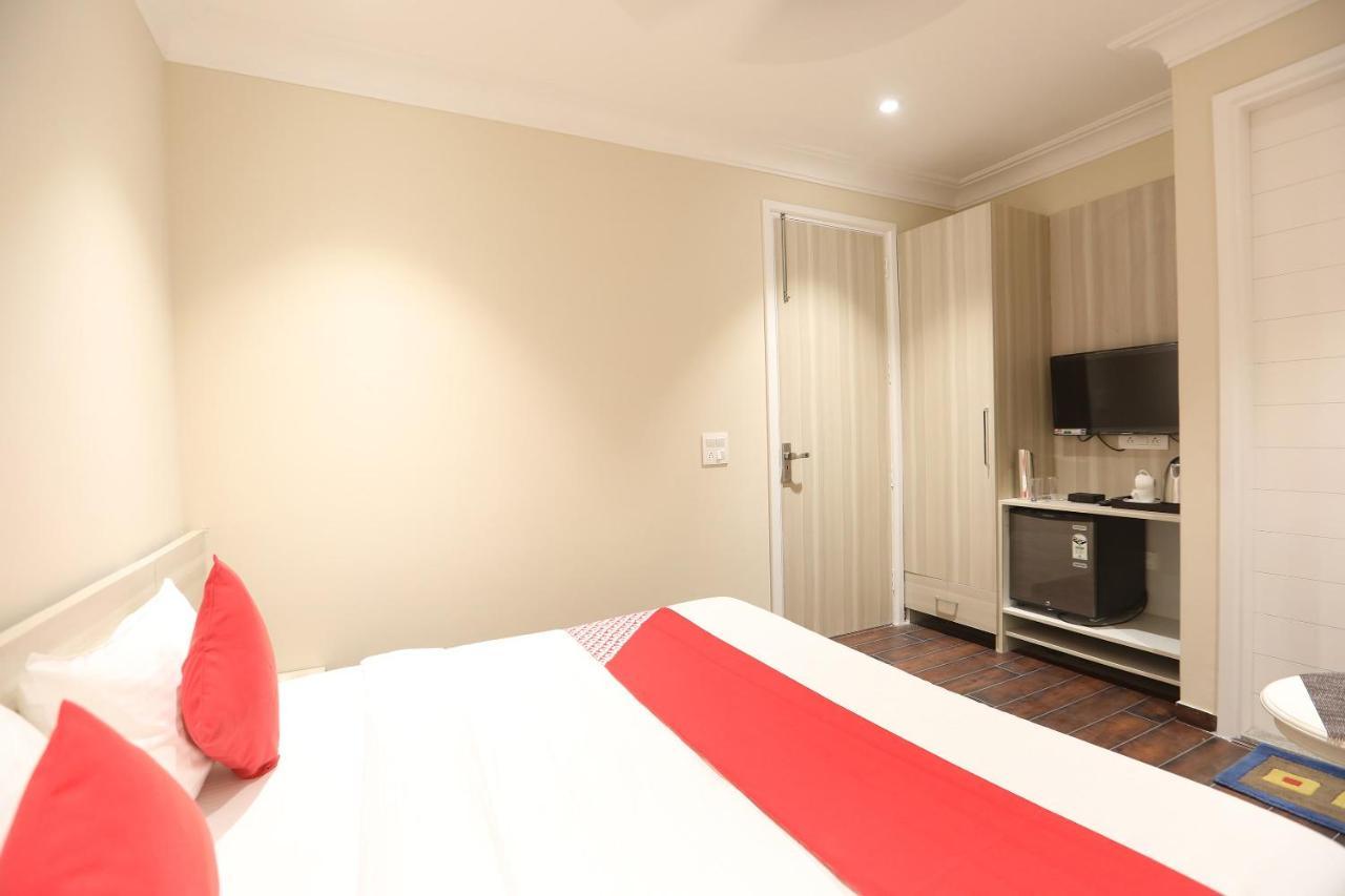 Hotel Oyo 43009 The Palm Green Indraprastha Esterno foto