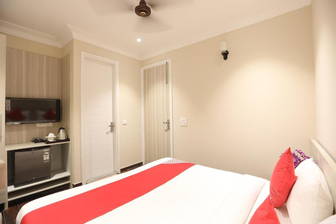 Hotel Oyo 43009 The Palm Green Indraprastha Esterno foto