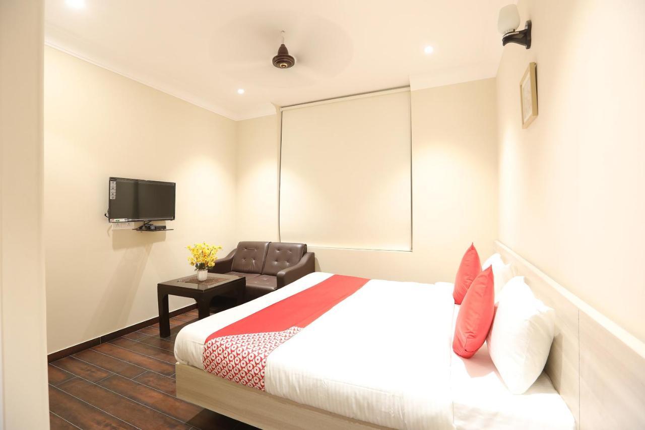 Hotel Oyo 43009 The Palm Green Indraprastha Esterno foto