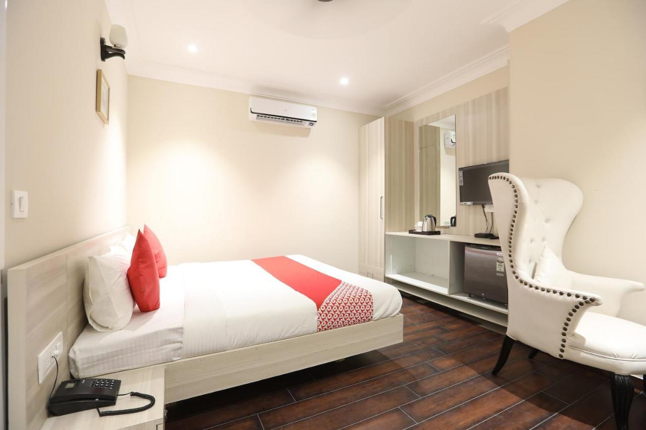 Hotel Oyo 43009 The Palm Green Indraprastha Esterno foto